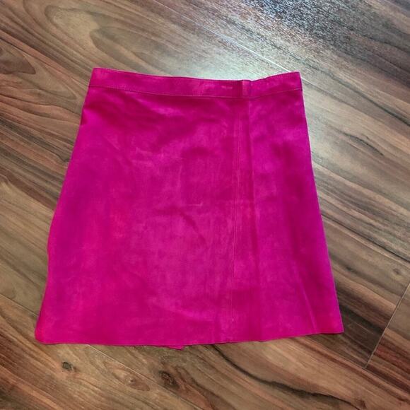 Theory Buckle Wrap Skirt in Electric Pink. - Picture 6 of 6